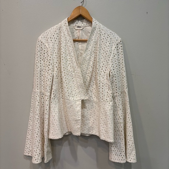 Free People Sweaters - Free People Circle Sleeve Eyelet Jackey Ivory Women’s Size Large